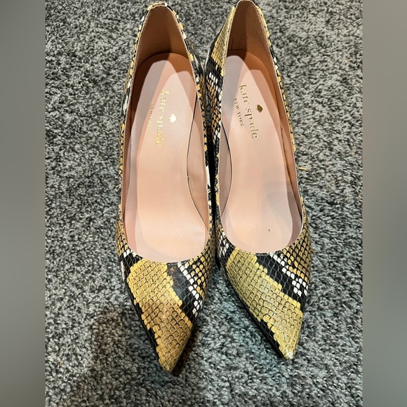 kate spade Shoes - Kate Spade Black and Yellow Snake skin Print Heels size 8
